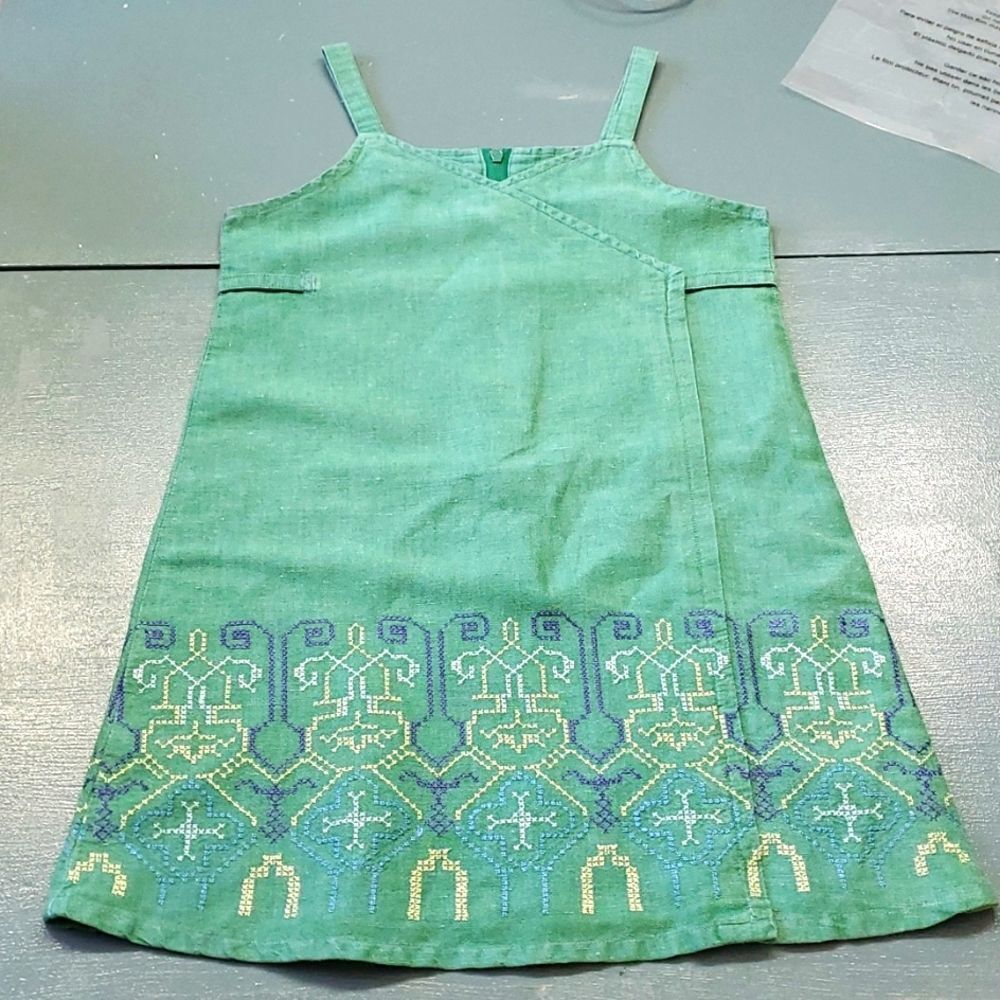 Little girls green with cross stitch dress. Size large‎ 5 years. ADORABLE.
